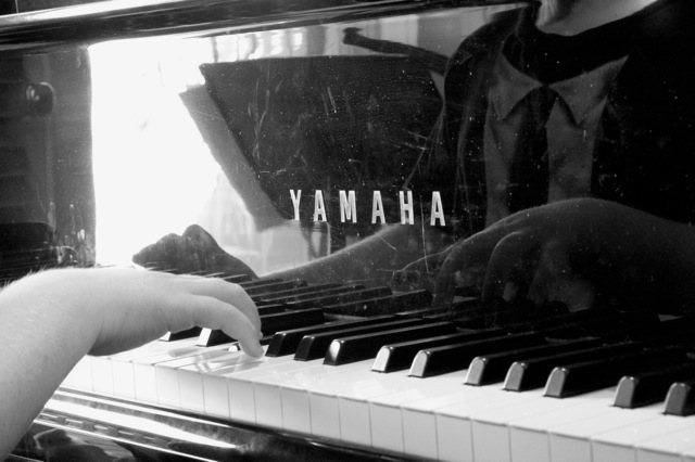 kid playing te pino
